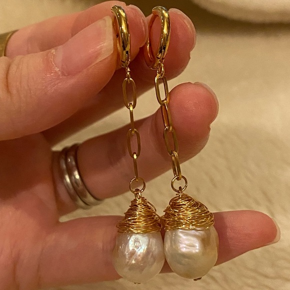 18KP baroque pearl earring hoop long dangling style - Picture 5 of 16